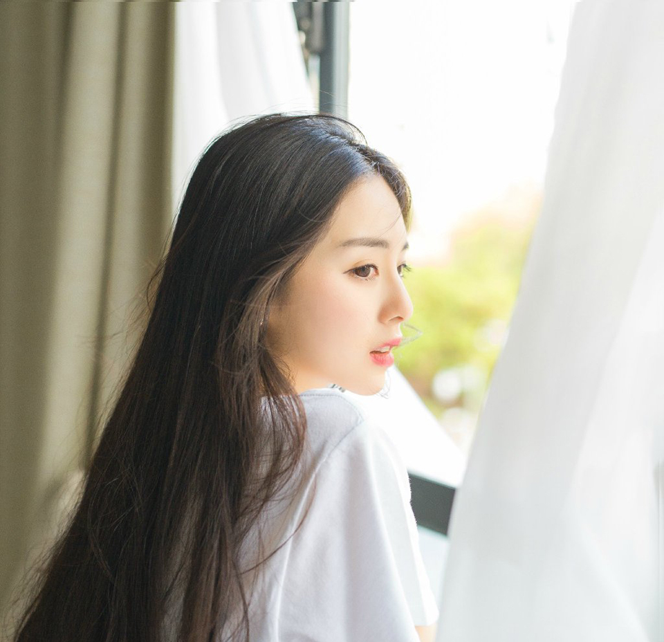 “把船拉过来。”吕蒙很快带着人马来到江岸边，看着自行飘荡的楼船，吕蒙皱了皱眉，沉声道。